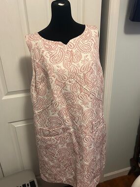 Sleeveless Midi Paisley Shift Dress in Soft Pink and White